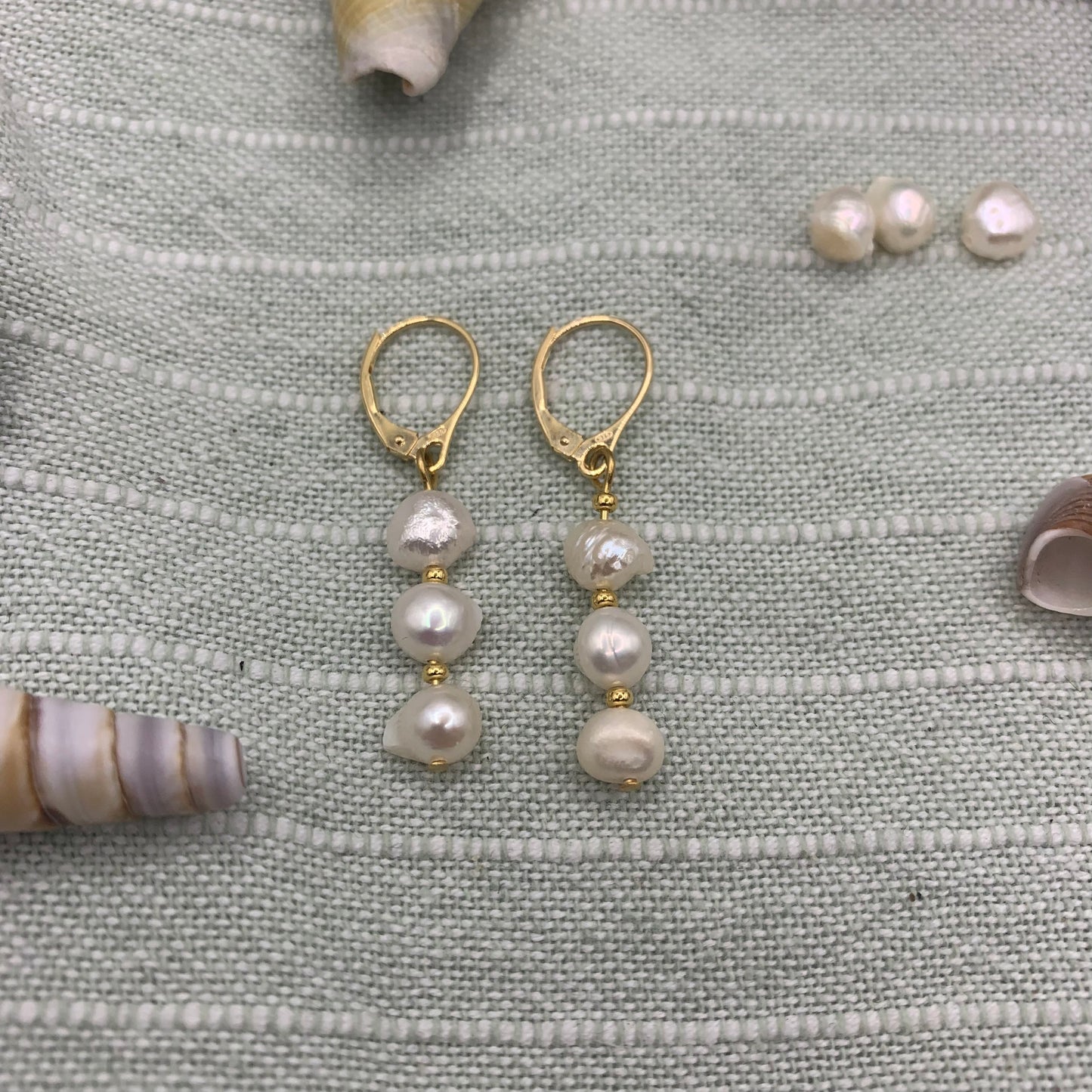 Earrings | prettiest pearly gold